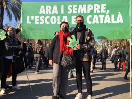 Voluntaris de Plataforma per la Llengua Baix Llobregat a la Marea Verda de dissabte
