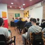 Una vintena de persones assisteixen a la presentació a Lleida de la campanya “Tots som referents lingüístics. No t’excusis!”